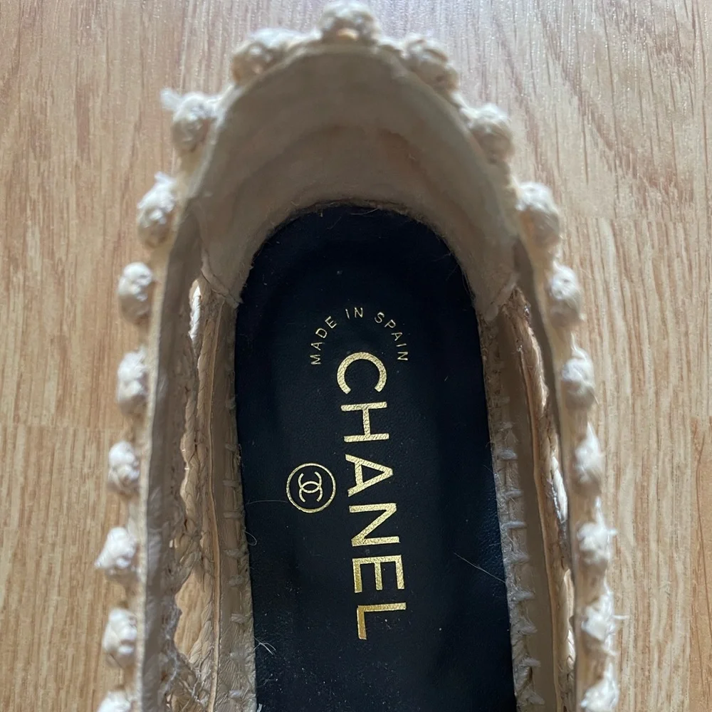 CHANEL Beige Crochet and Black Cap-Toe Espadrilles 38FR
